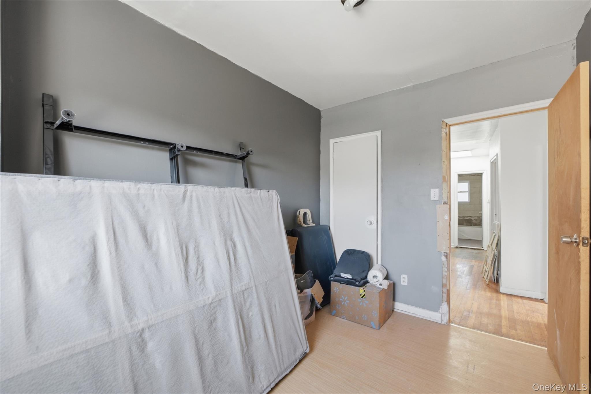 1073 E 233rd Street thumbnail 10