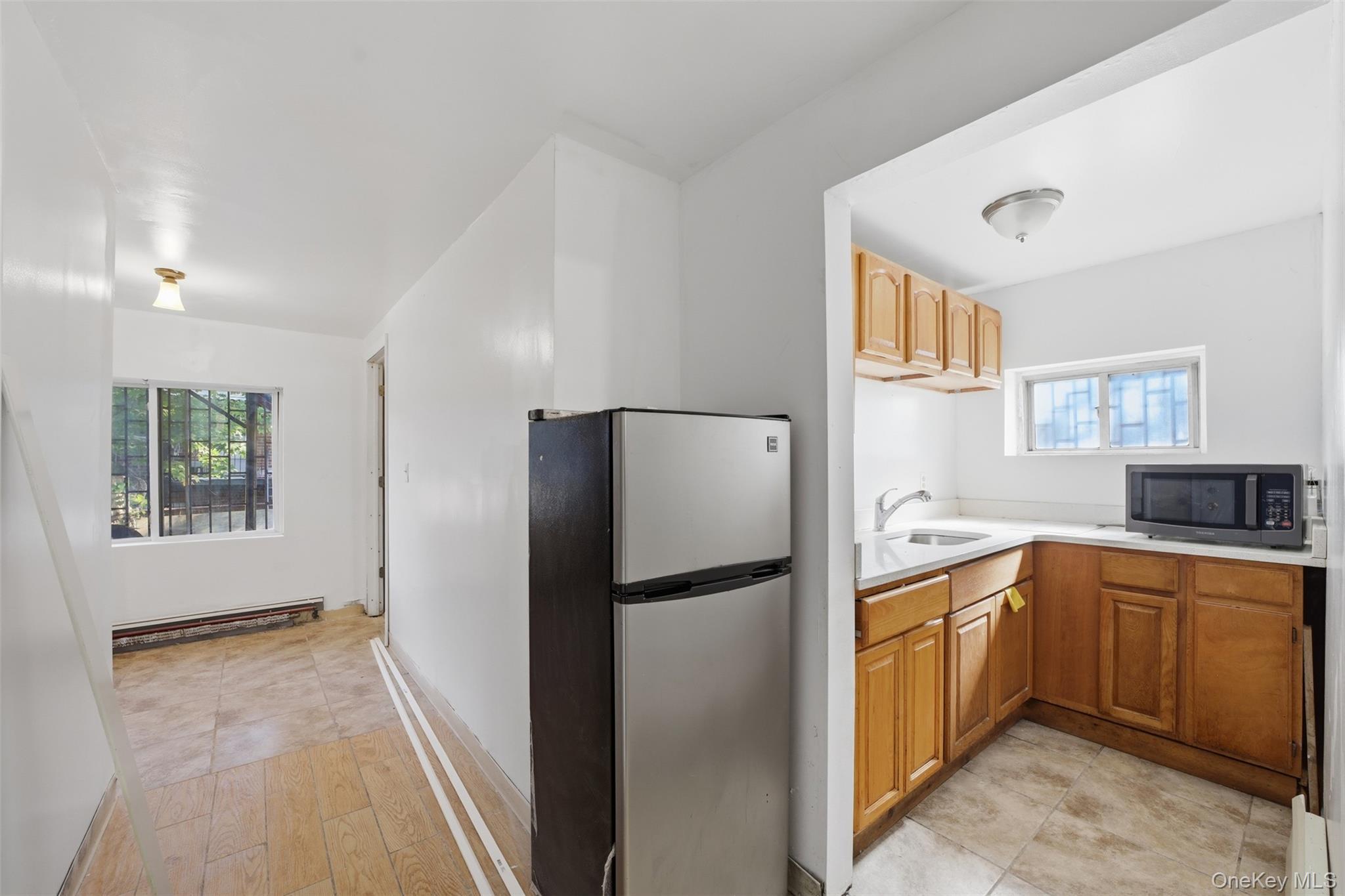 1073 E 233rd Street thumbnail 20
