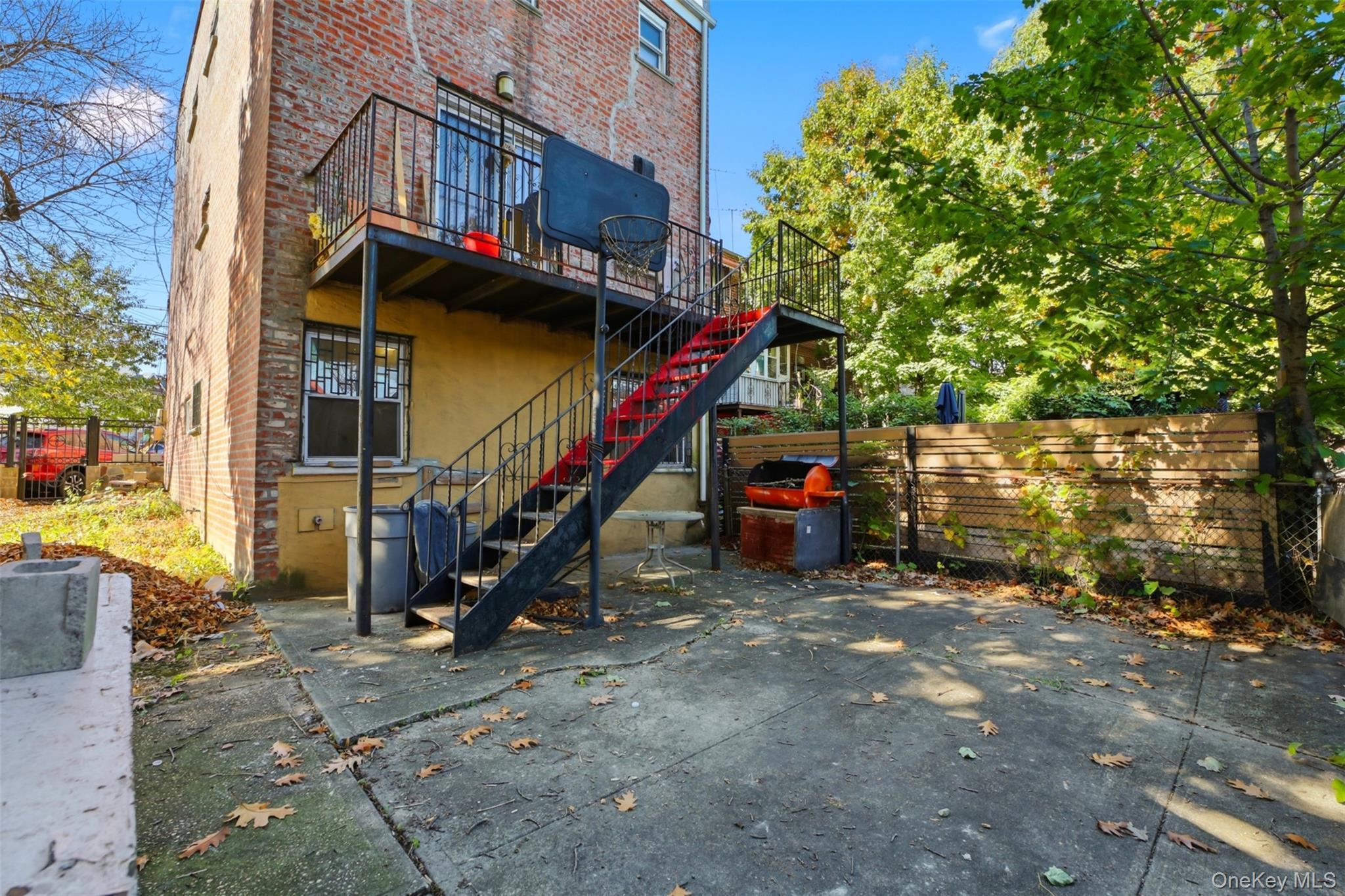 1073 E 233rd Street thumbnail 30