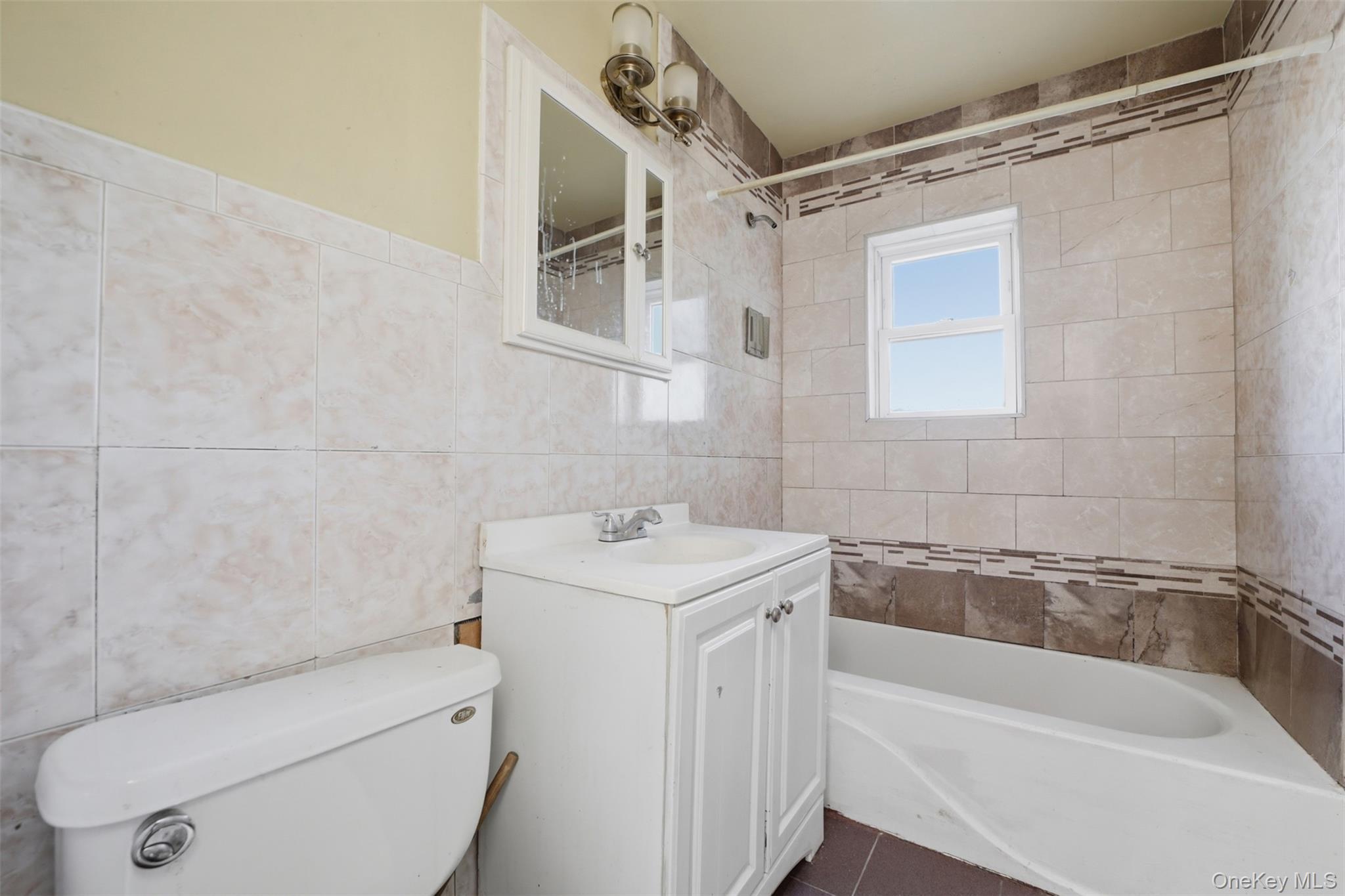 1073 E 233rd Street thumbnail 8