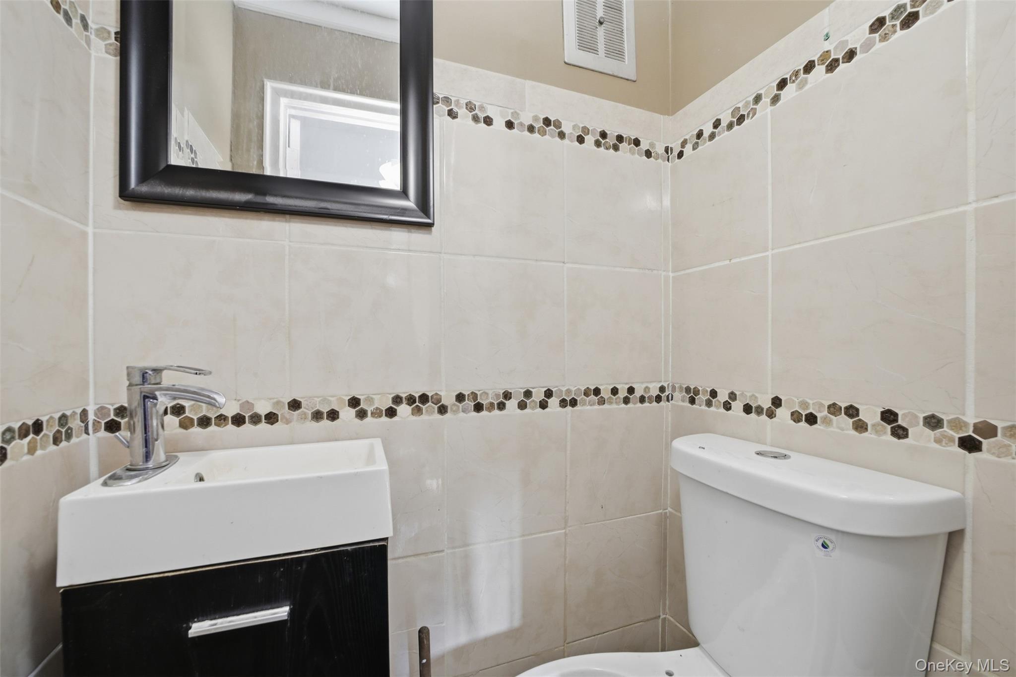 1073 E 233rd Street thumbnail 16