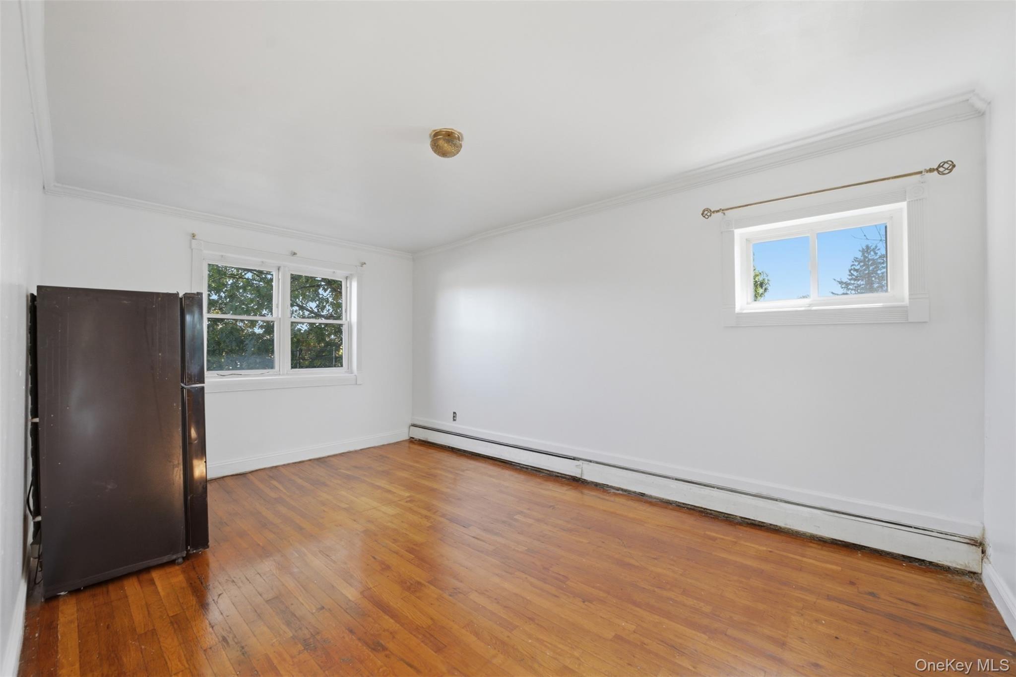 1073 E 233rd Street thumbnail 5
