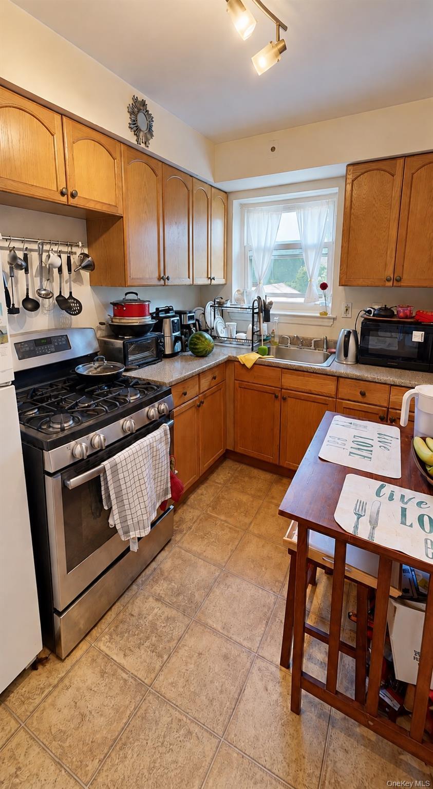 1162 Adee Avenue thumbnail 4