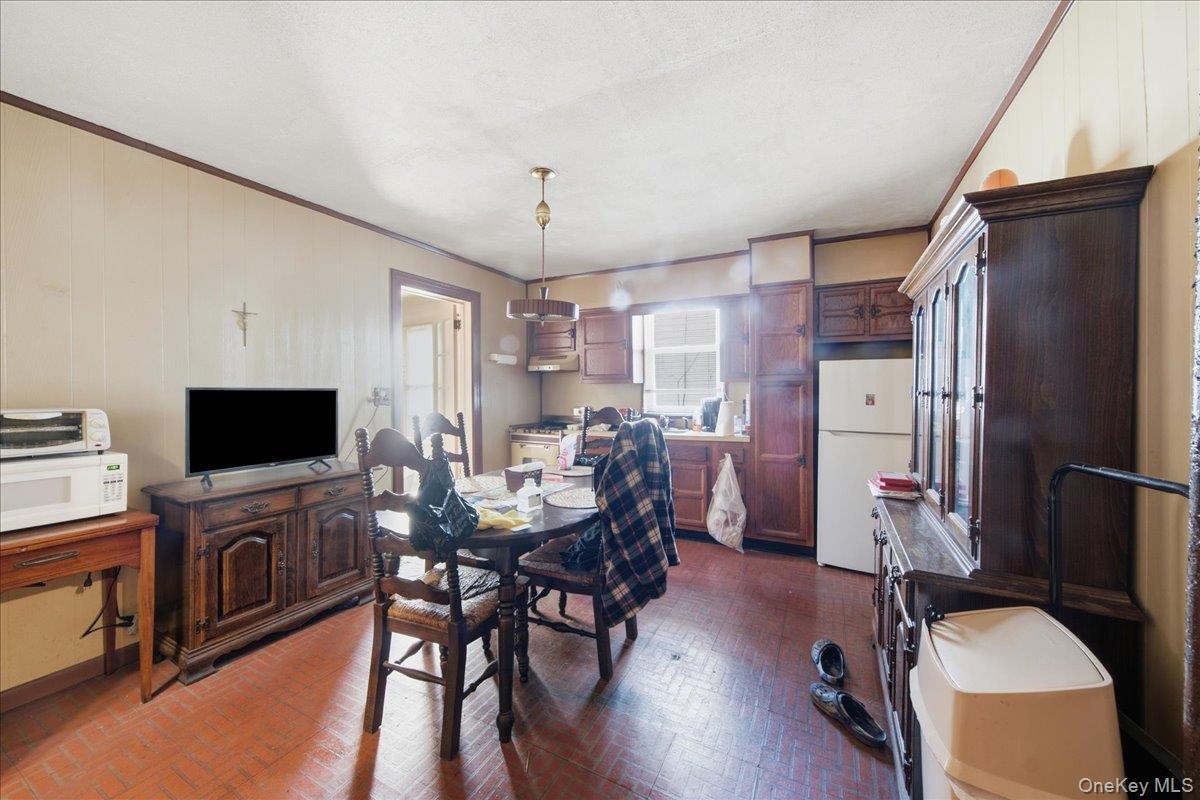 1716 Barnes Avenue thumbnail 9