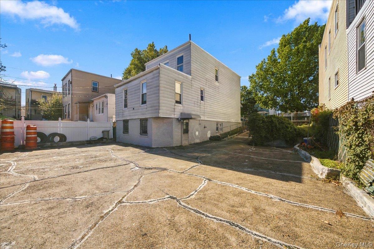 1716 Barnes Avenue thumbnail 4