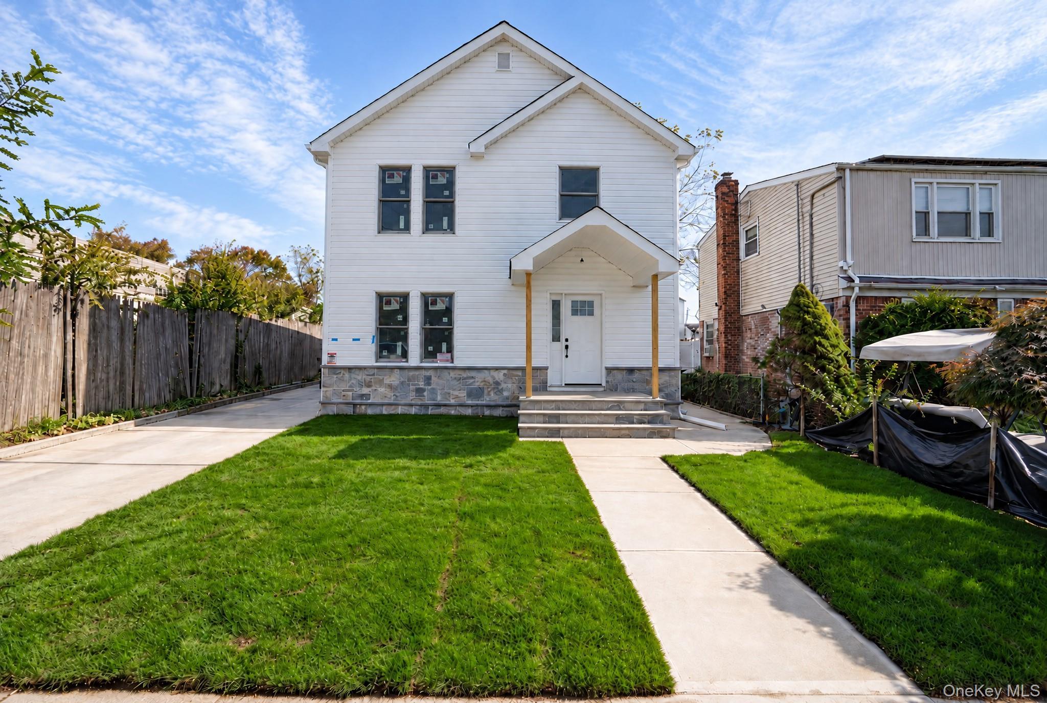 62 12th Avenue, Mineola