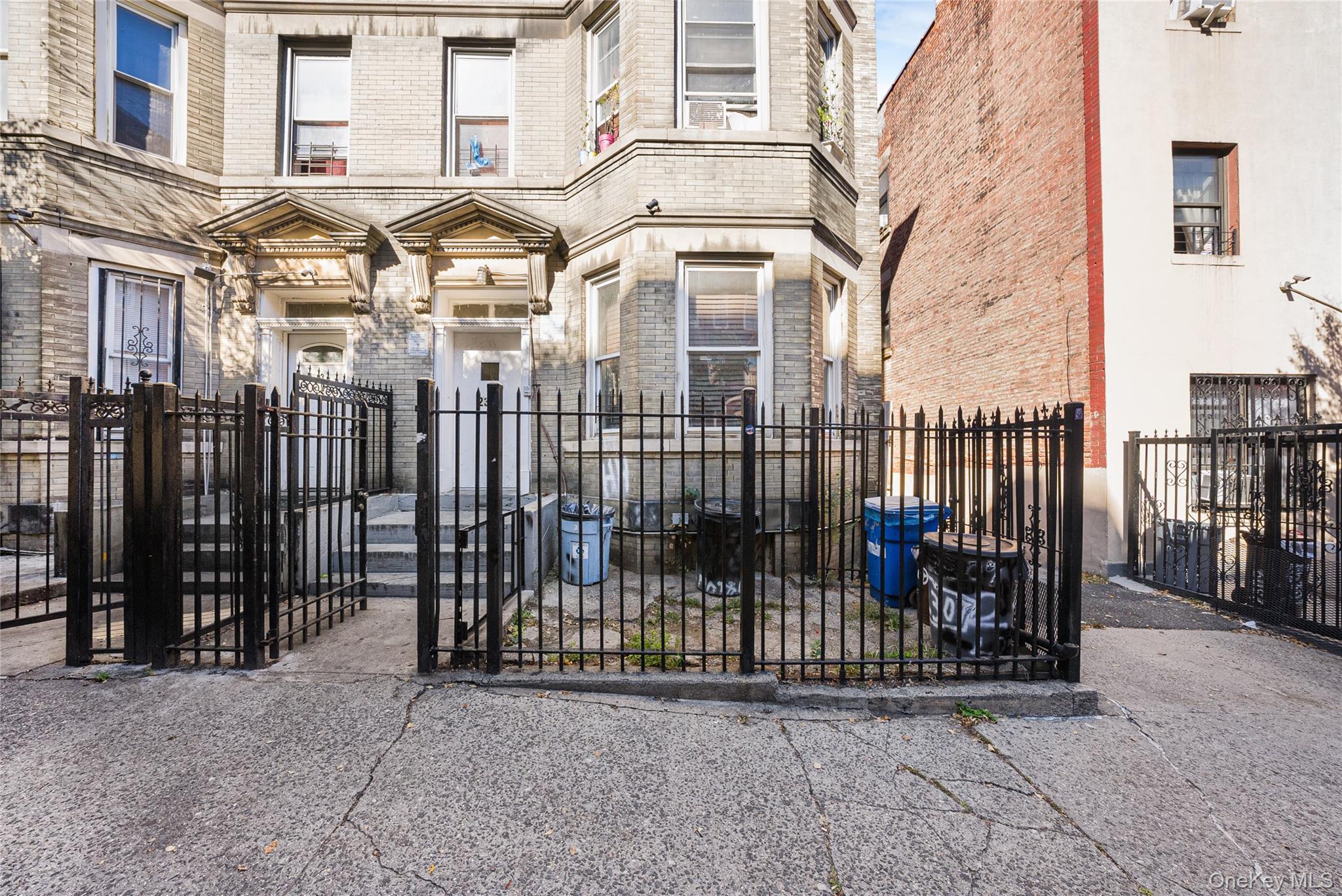 2307 Loring Place thumbnail 4