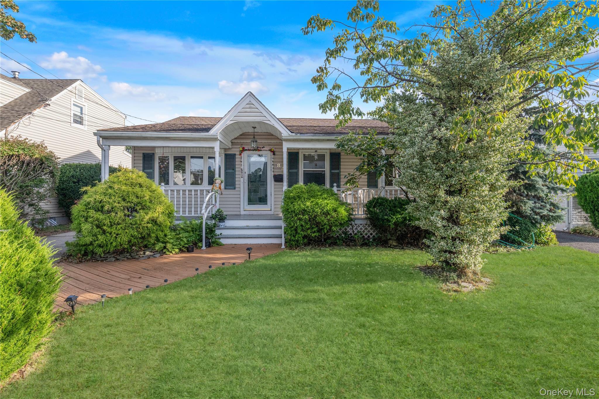 84 5th Street, New Hyde Park
