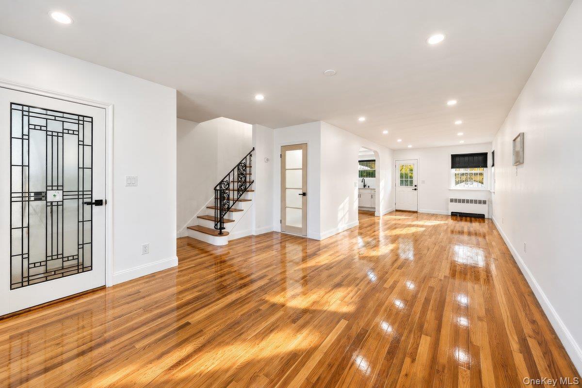2572 Tiemann Avenue thumbnail 2
