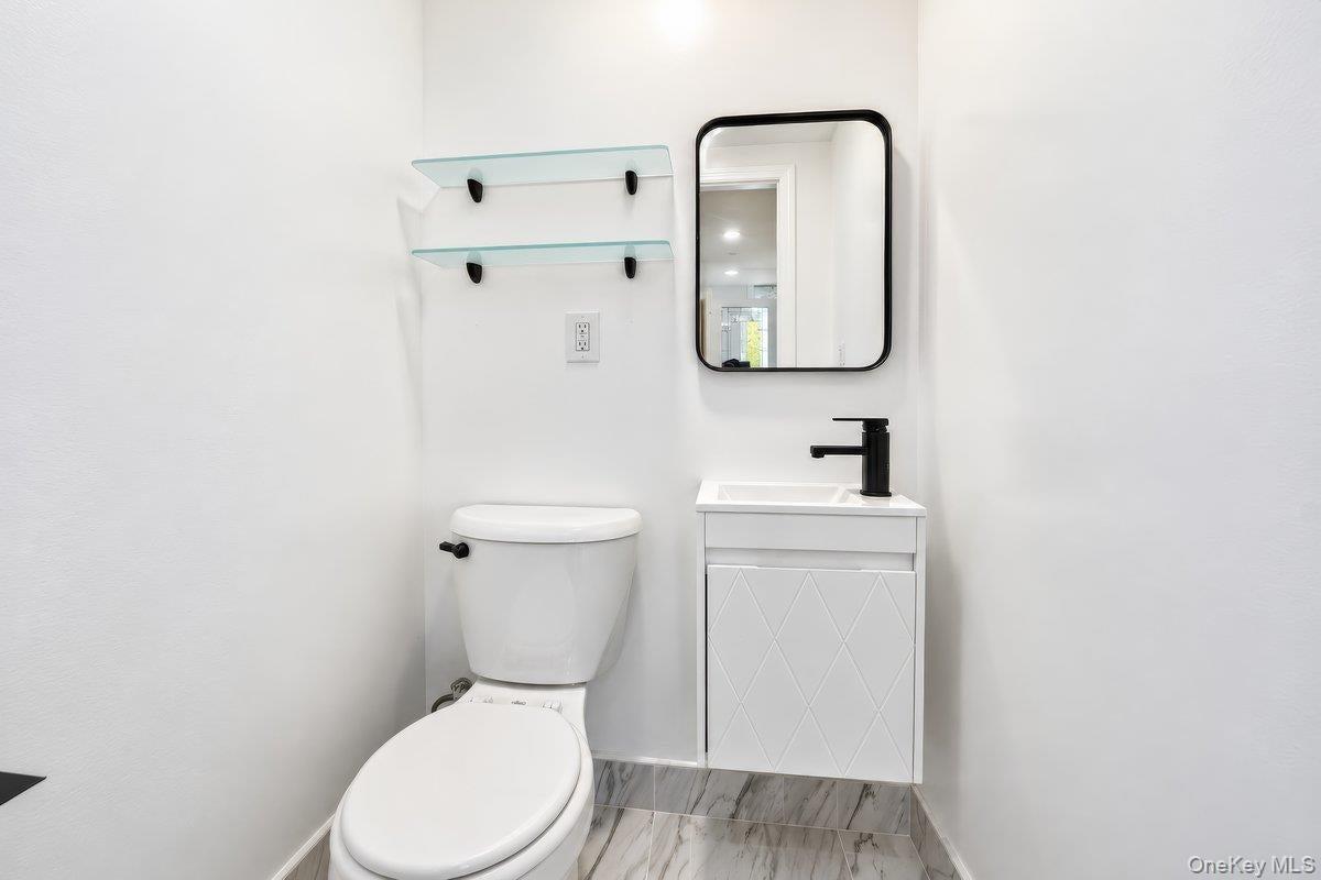 2572 Tiemann Avenue thumbnail 5