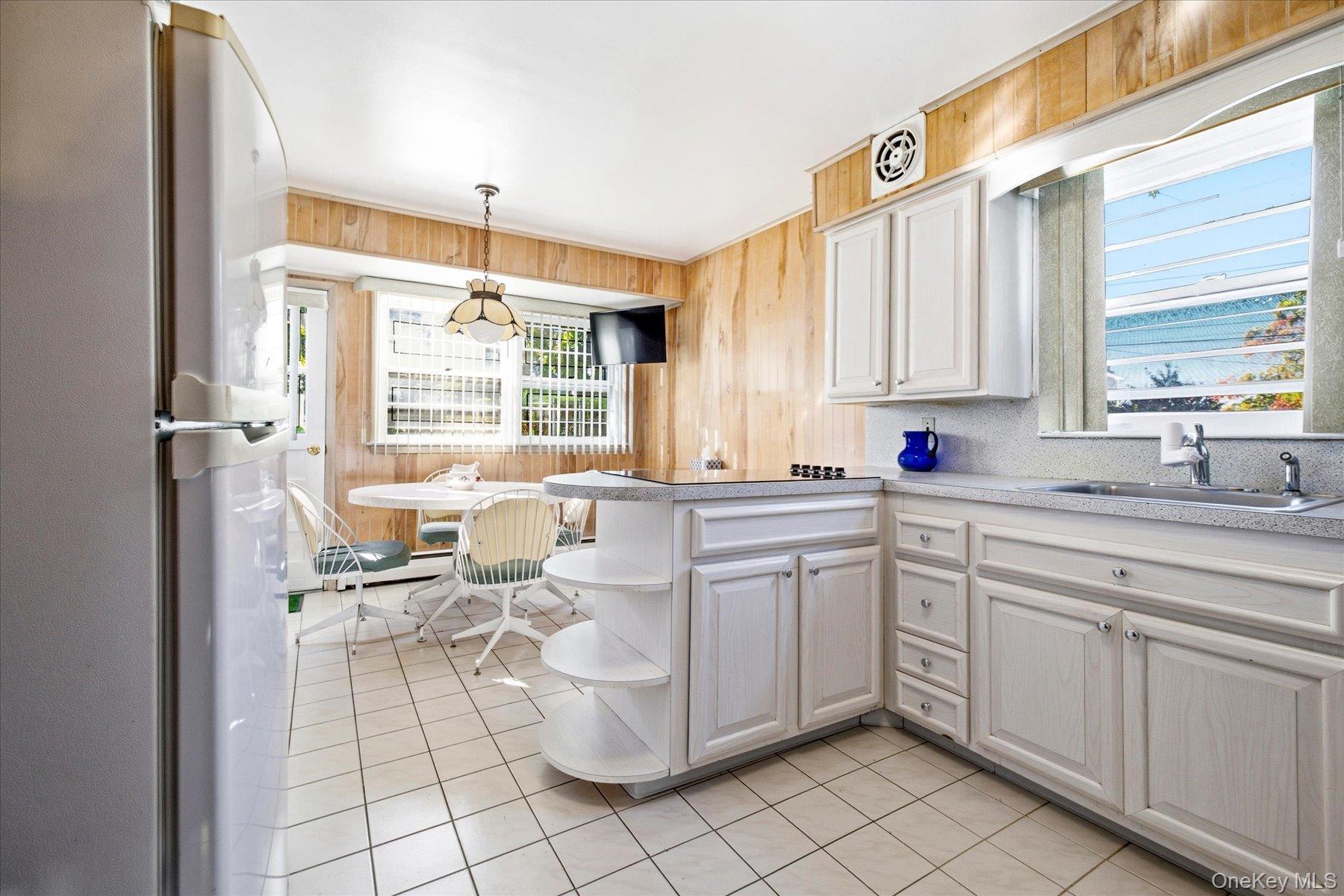2498 Kayron Lane thumbnail 9