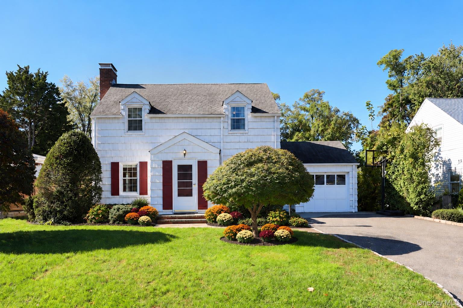 15 Ruth Place, Glen Head