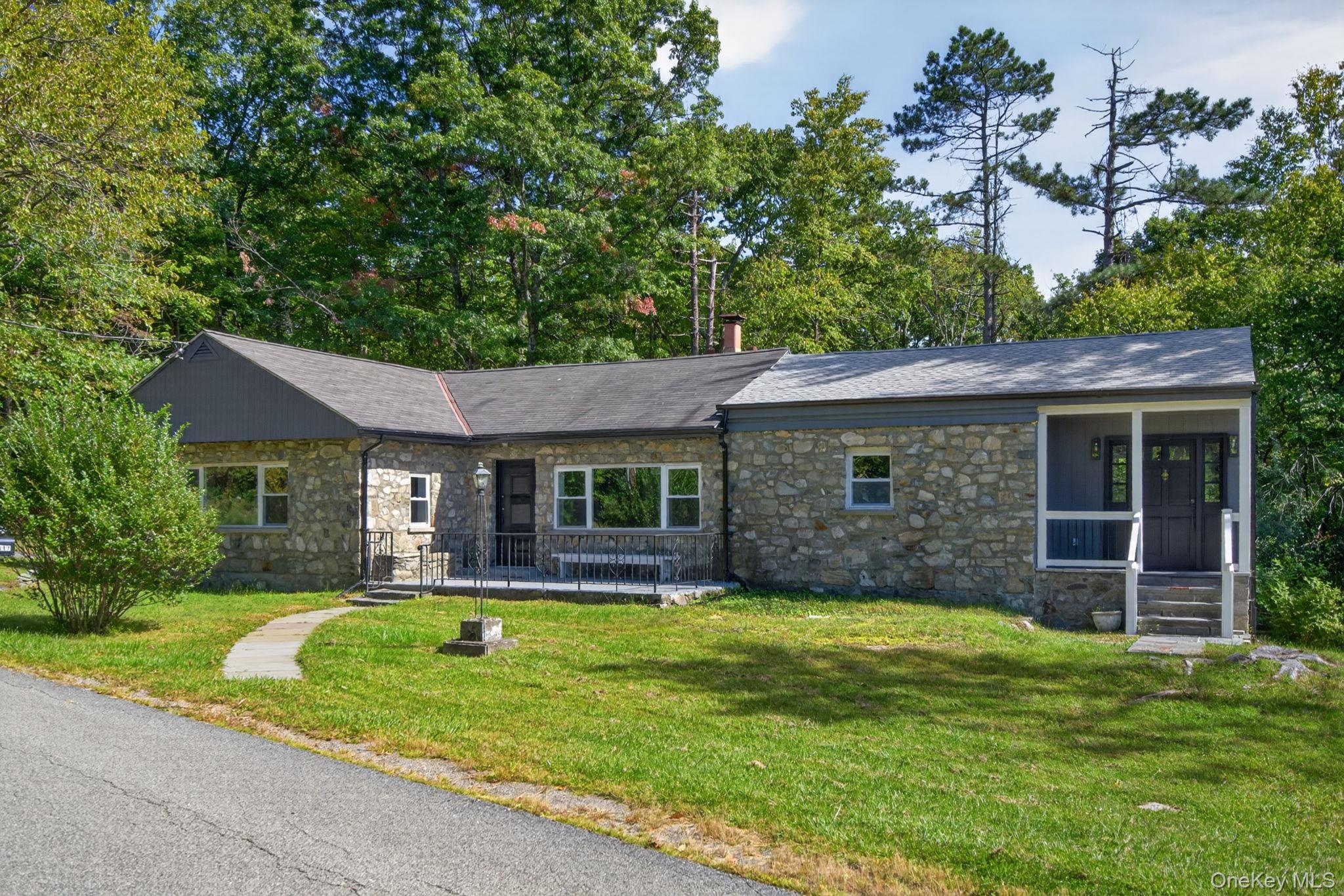 517 E Mountain Road, Cold Spring