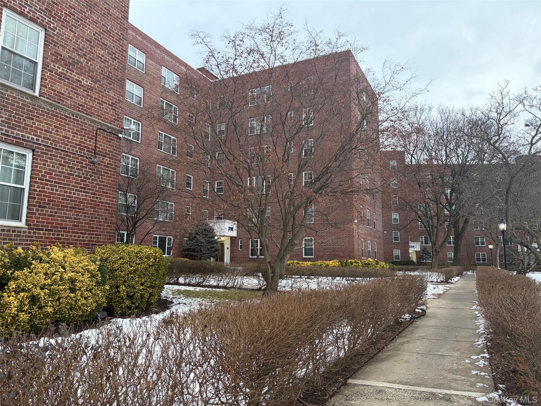210 Pelham Road Unit: 5L, New Rochelle