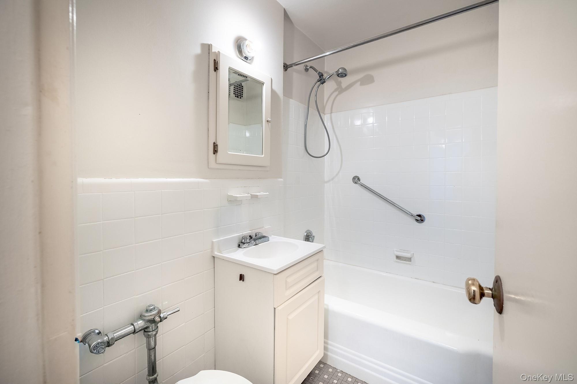 25 Knolls Crescent Unit: 9F thumbnail 11