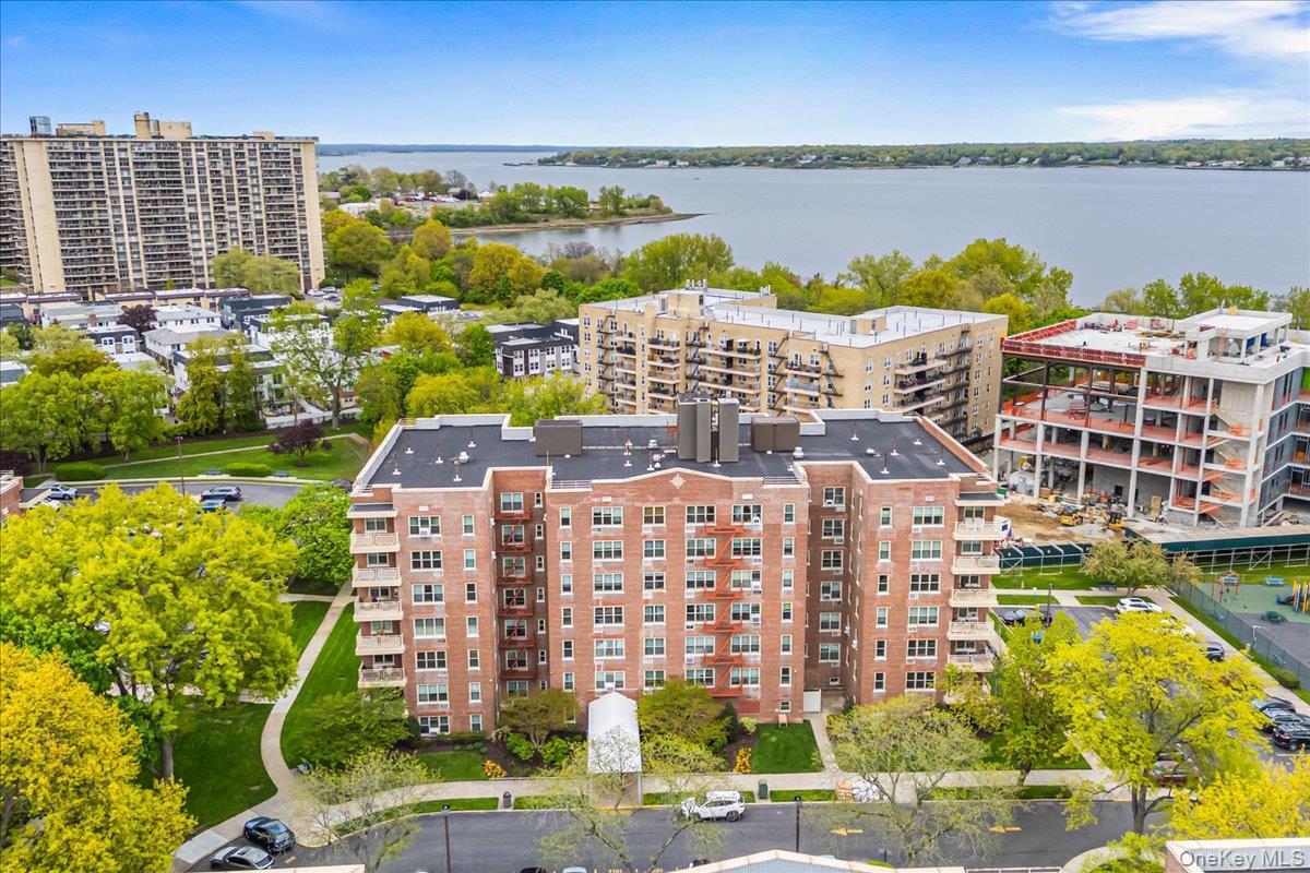 23-45 Bell Boulevard Unit: 1H, Bayside