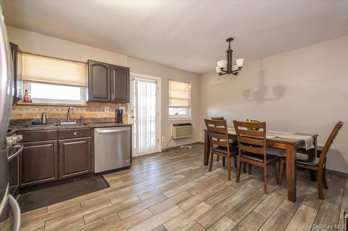 2515 Eastchester Road thumbnail 6