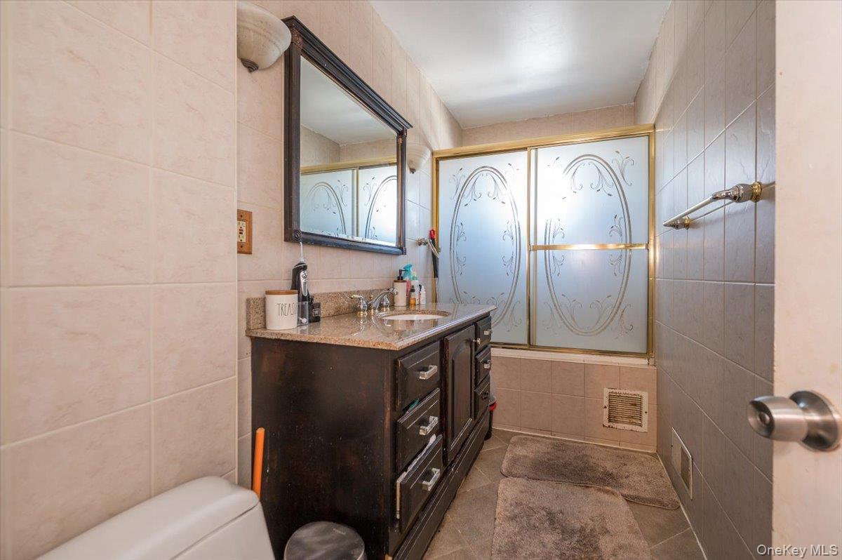 2515 Eastchester Road thumbnail 11