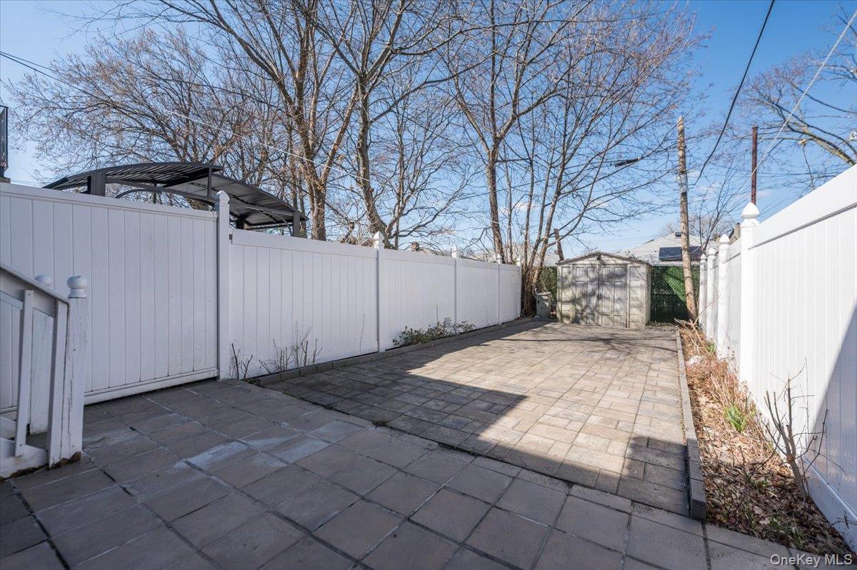 2515 Eastchester Road thumbnail 18