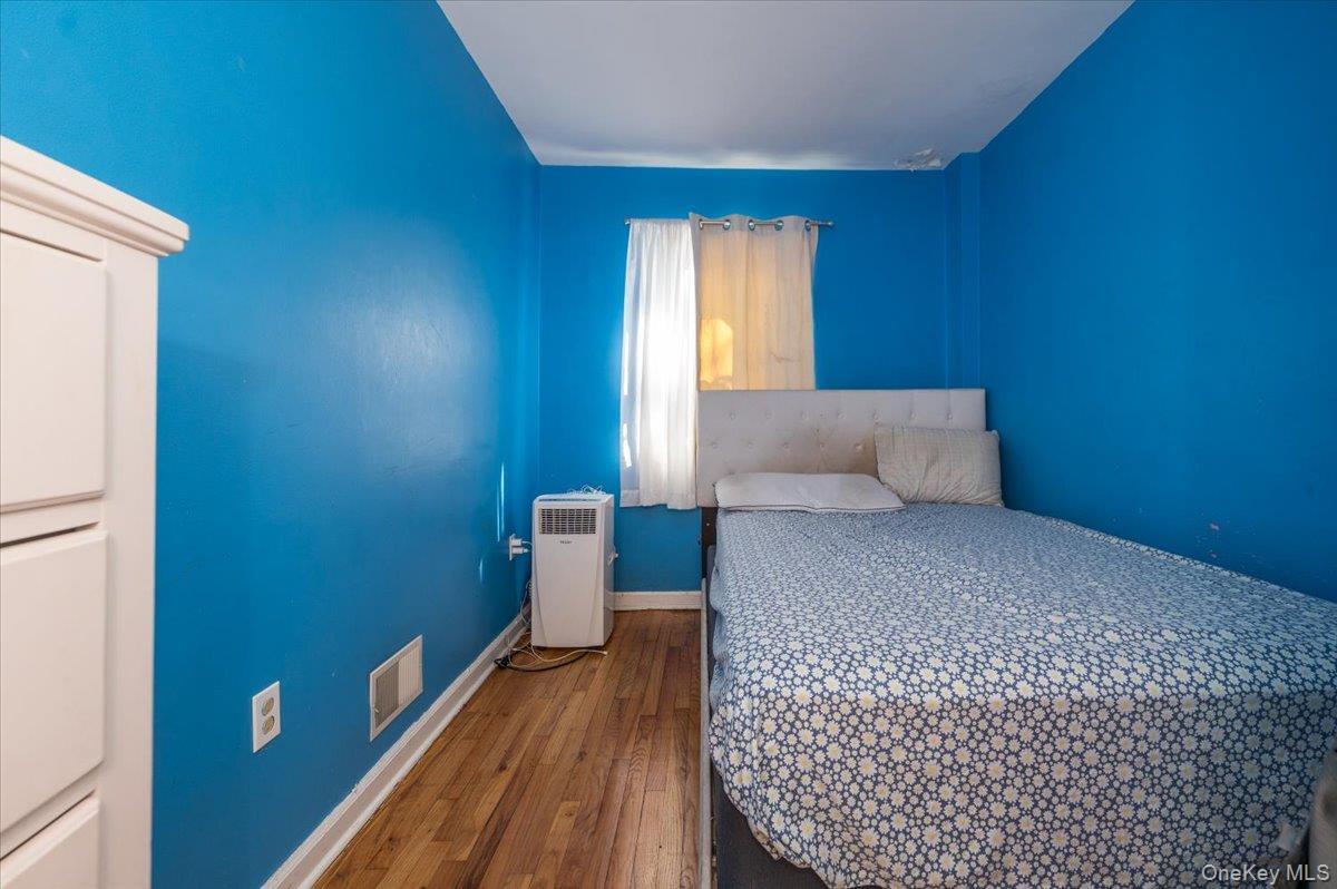 2515 Eastchester Road thumbnail 9