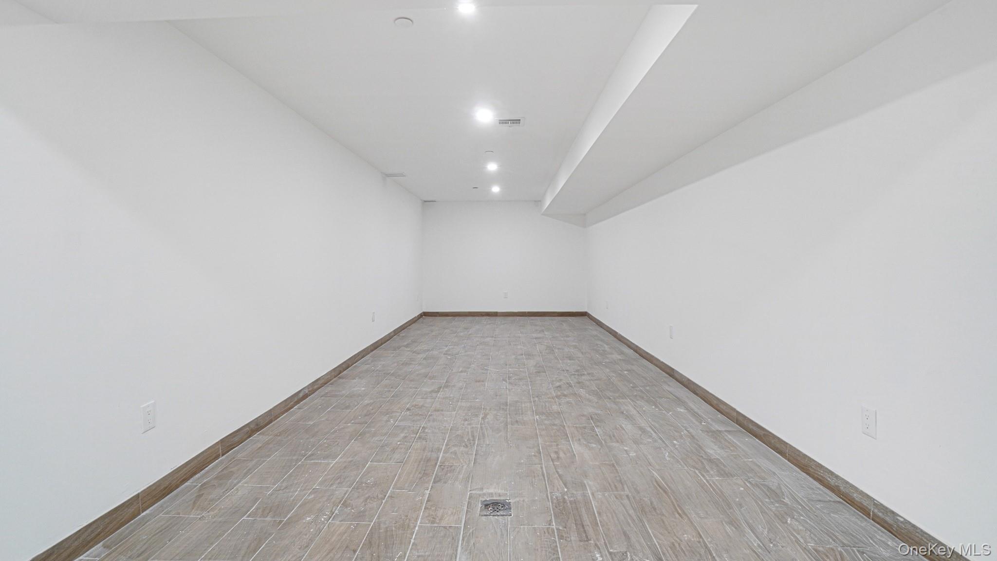 1011 E 221st Street thumbnail 15
