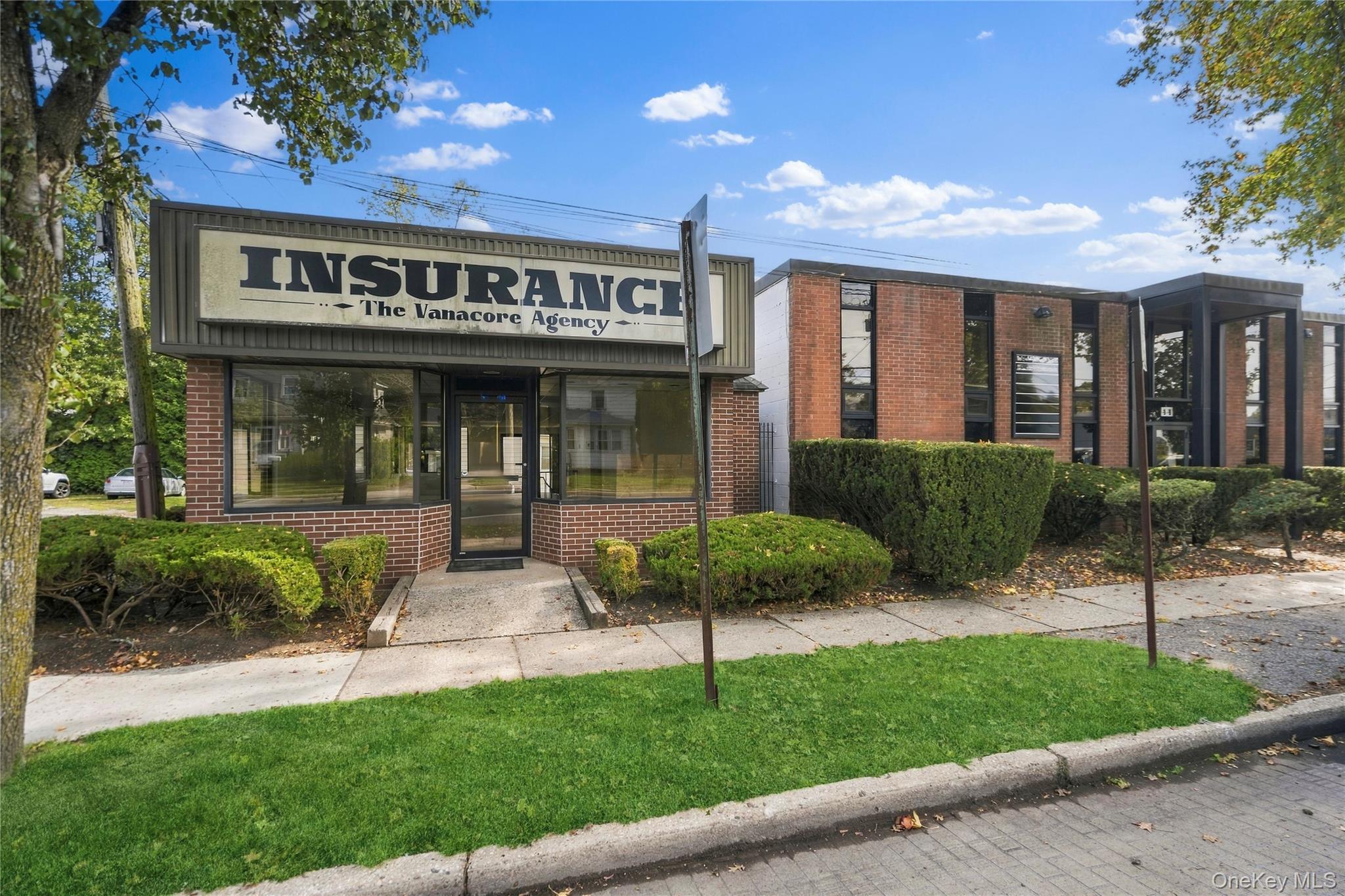 42-44 Broadway, Greenlawn