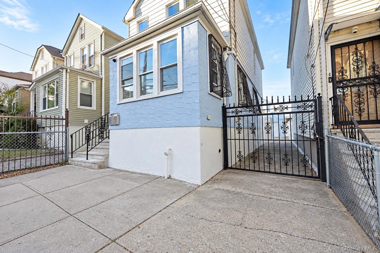 2229 Seward Avenue thumbnail 3