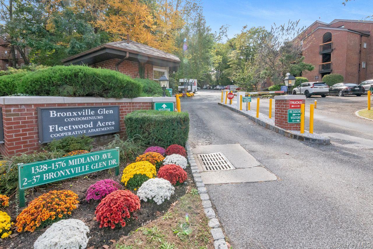 14 Bronxville Glen Drive Dr, Bronxville