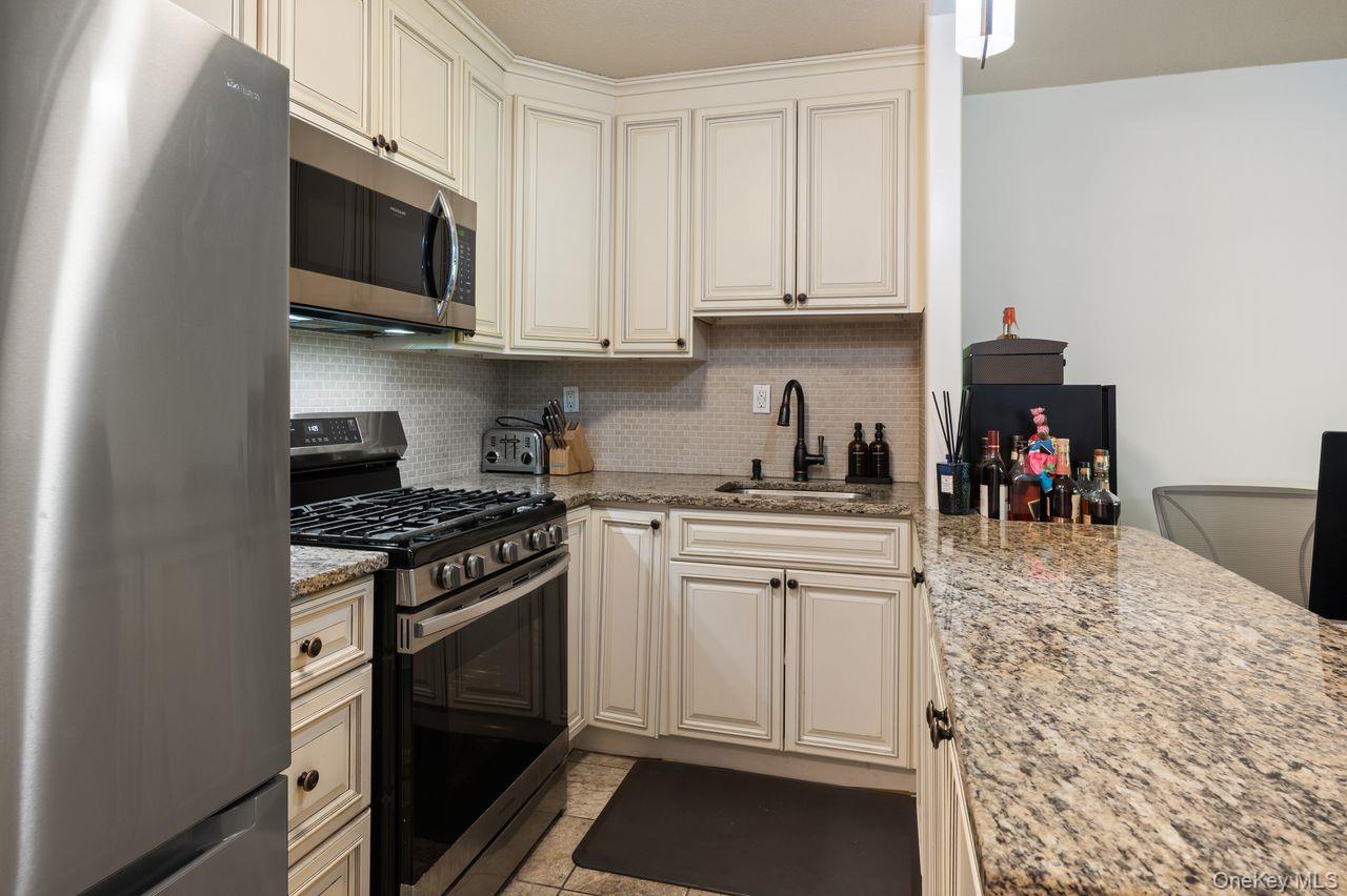 155 Ferris Avenue Unit: 4 E thumbnail 6