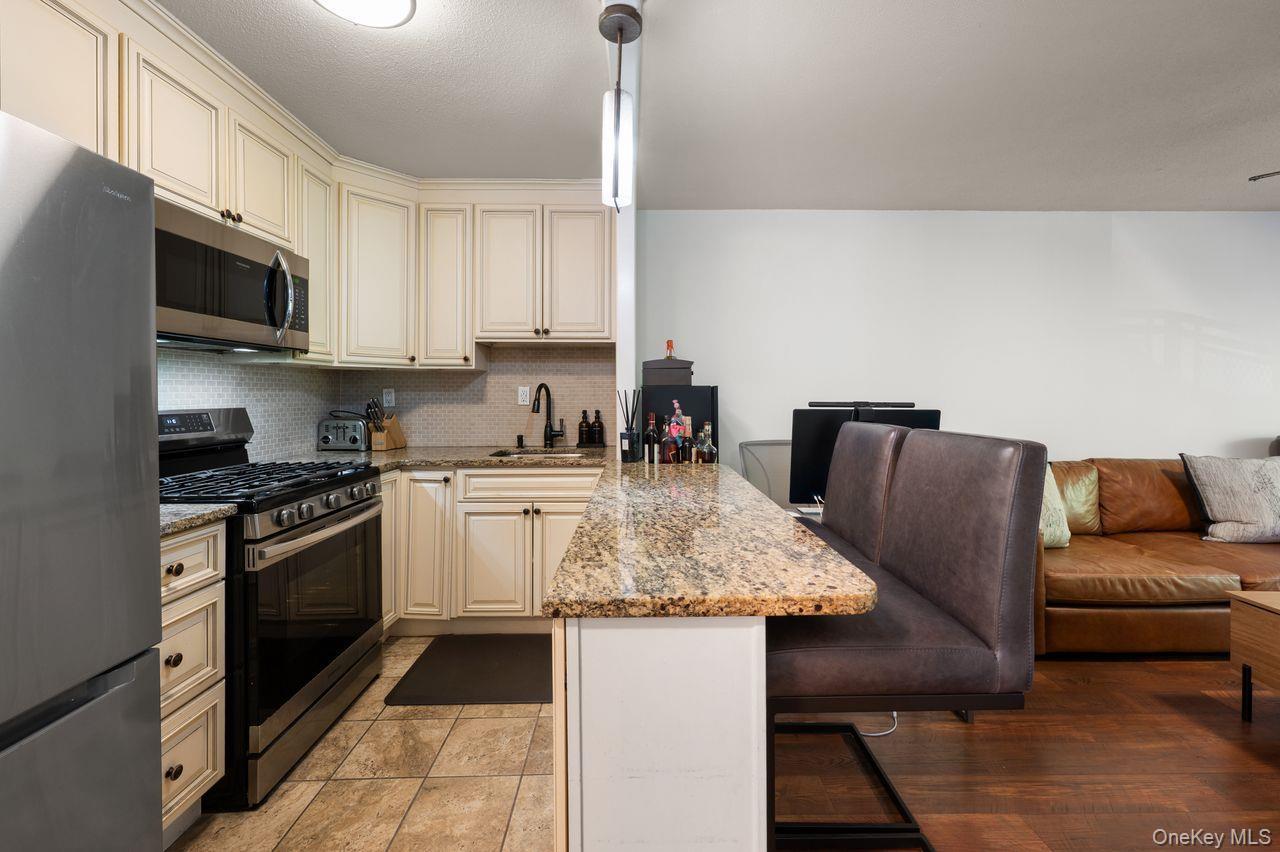 155 Ferris Avenue Unit: 4 E thumbnail 7