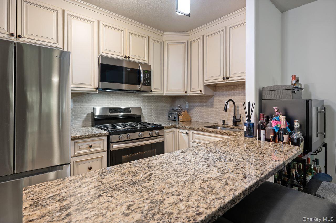 155 Ferris Avenue Unit: 4 E thumbnail 5