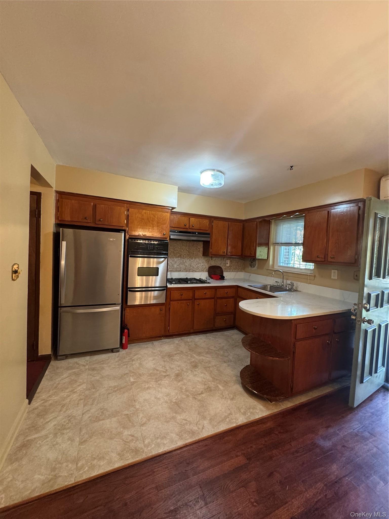 1263 E 222nd Street thumbnail 8
