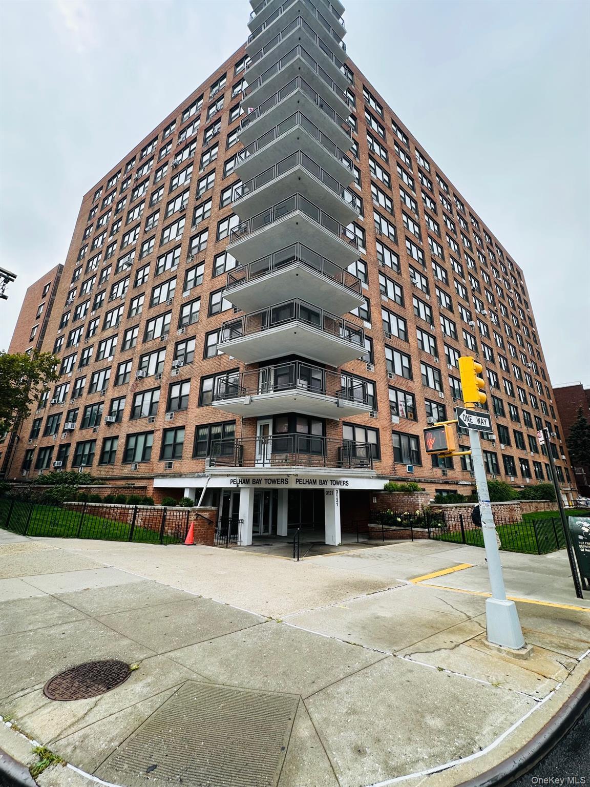 3121 Middletown Road Rd Unit: 4K photo 1