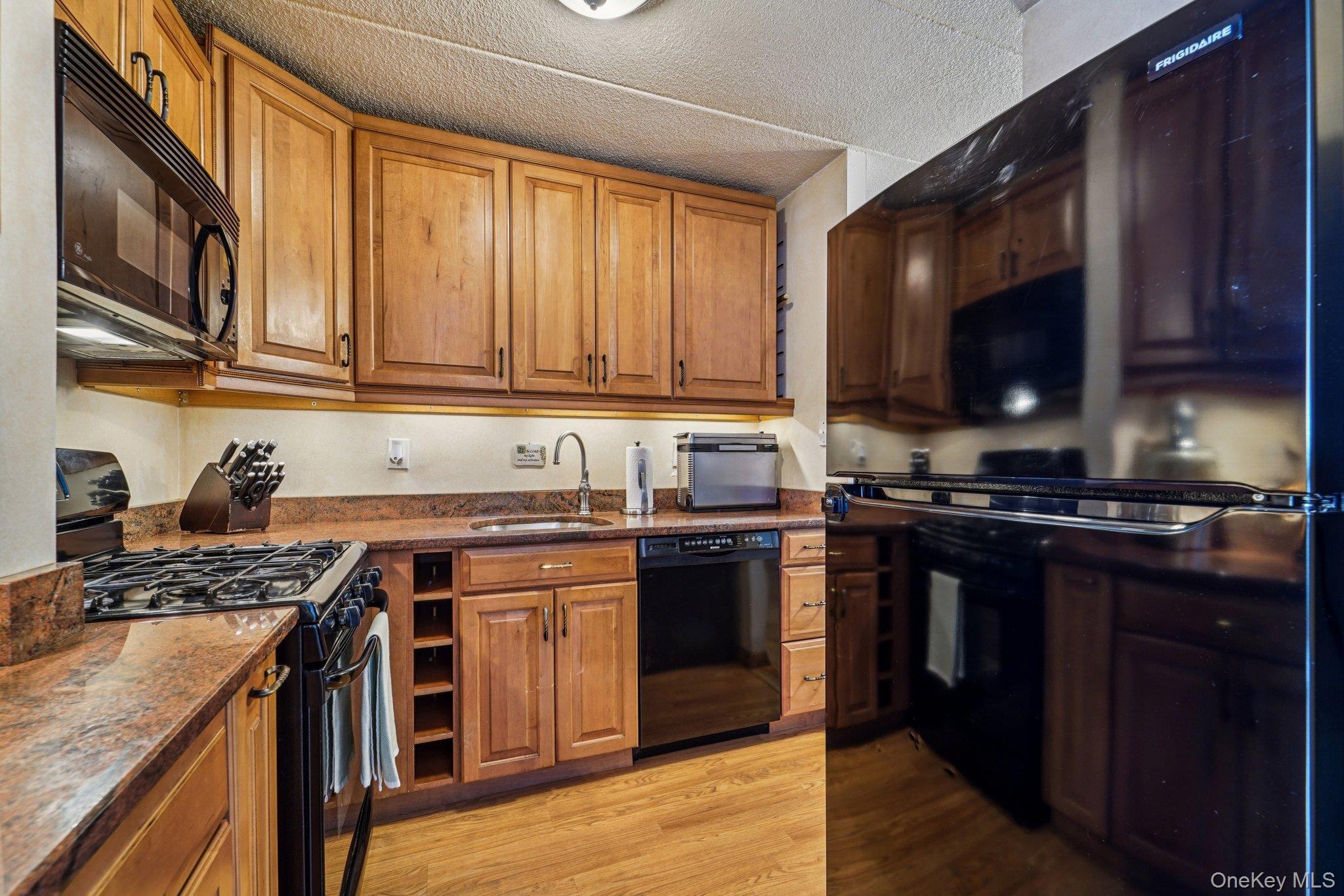 1085 Warburton Avenue Unit: 316 thumbnail 11
