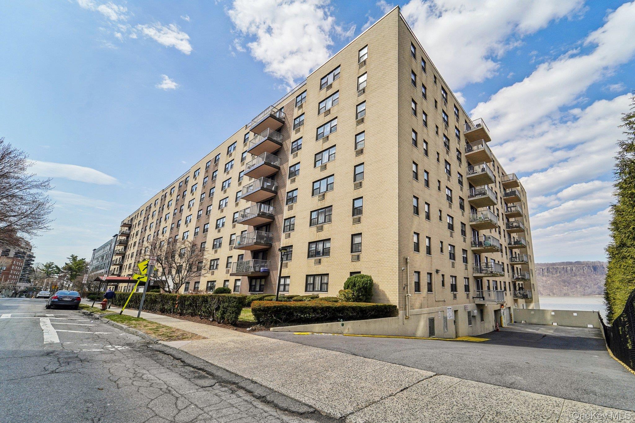1085 Warburton Avenue Unit: 316 thumbnail 3