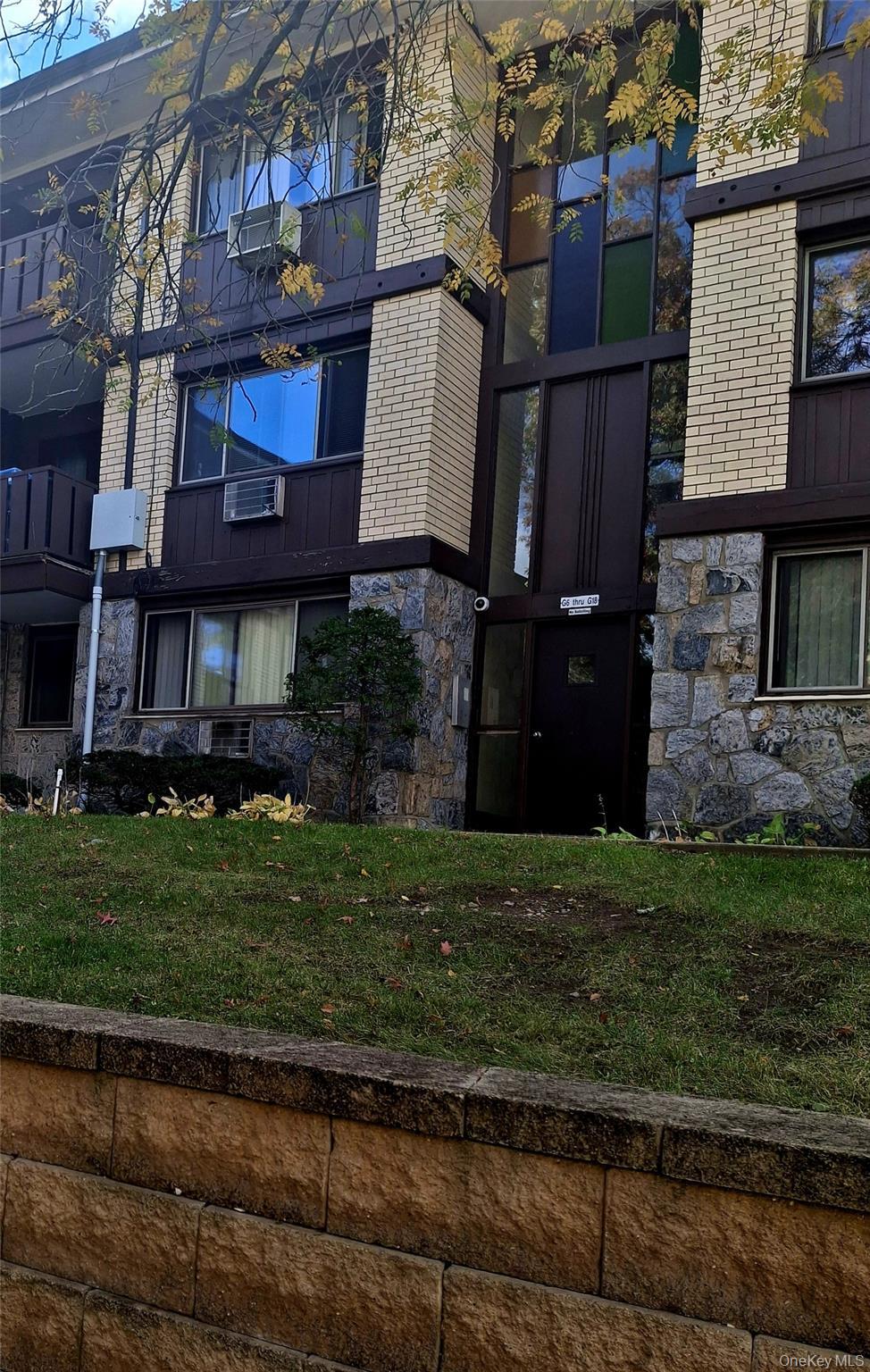 250 North Main Street Unit: F20, Spring Valley
