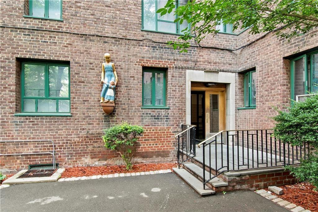 1527 Metropolitan Avenue Unit: 6A, Bronx