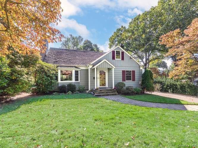5 Edgewood Avenue, Glen Head