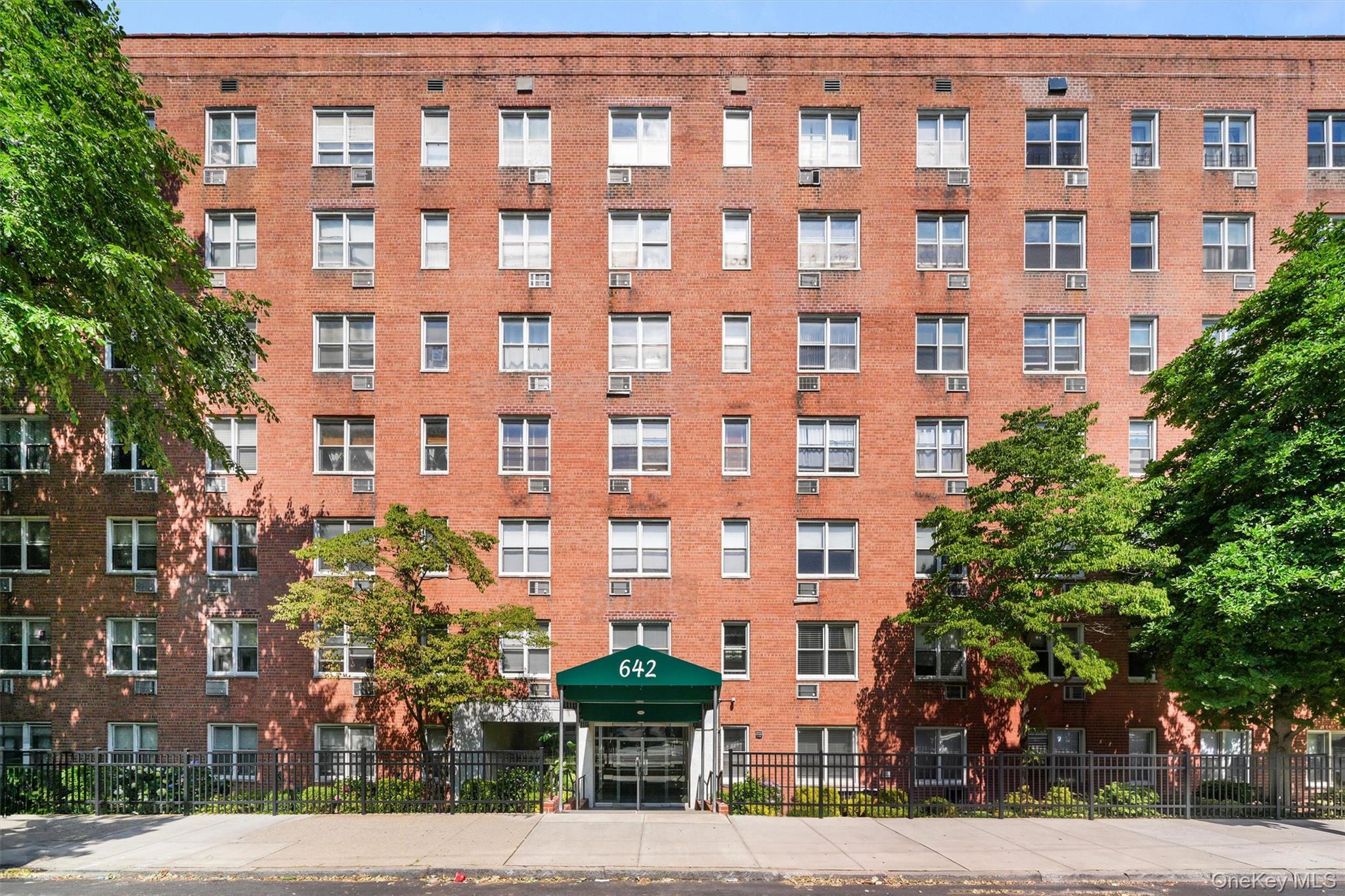 642 Locust Street Unit: 4H, Mount Vernon