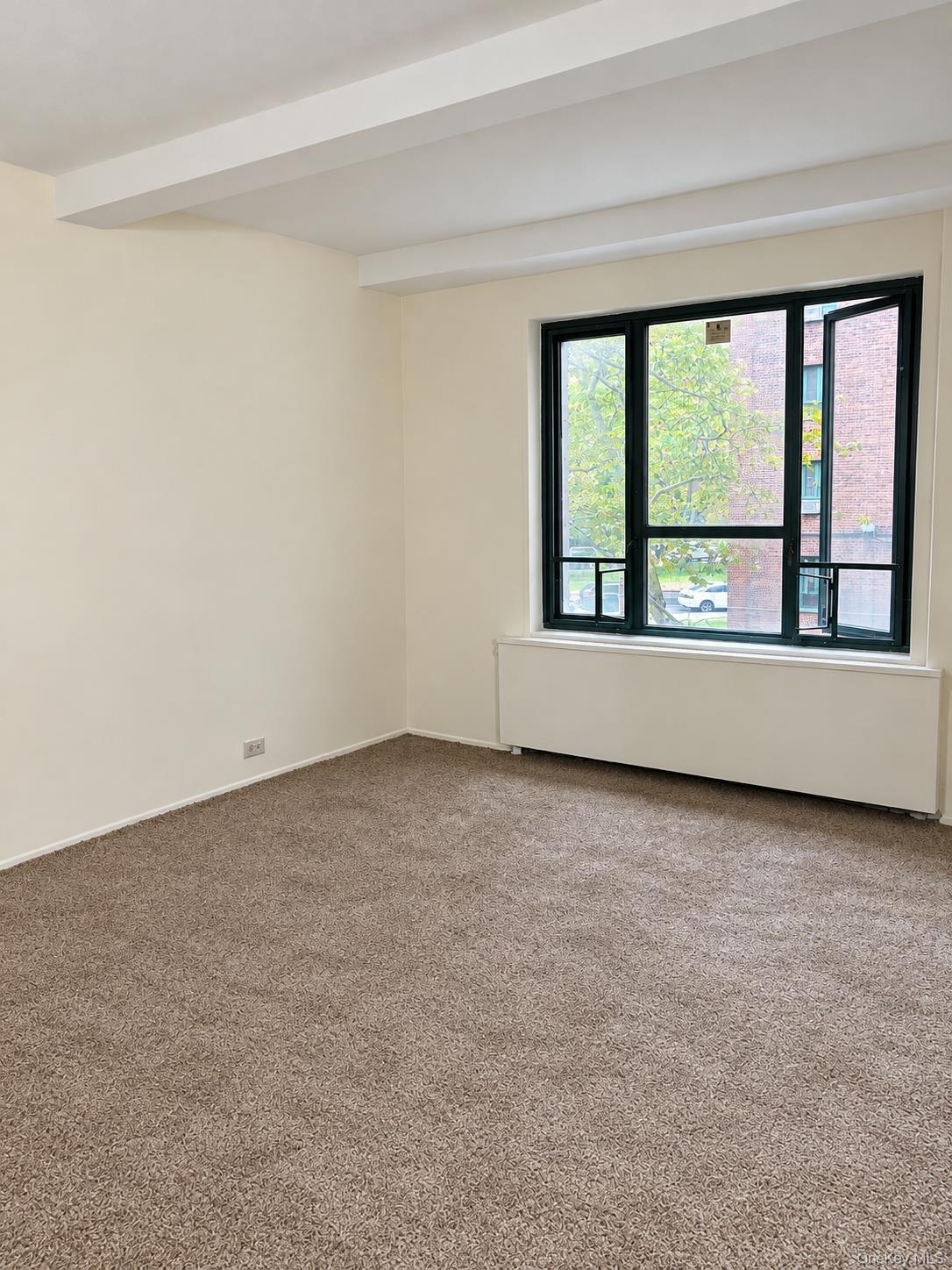 24 Metropolitan Oval Unit: 2D thumbnail 5