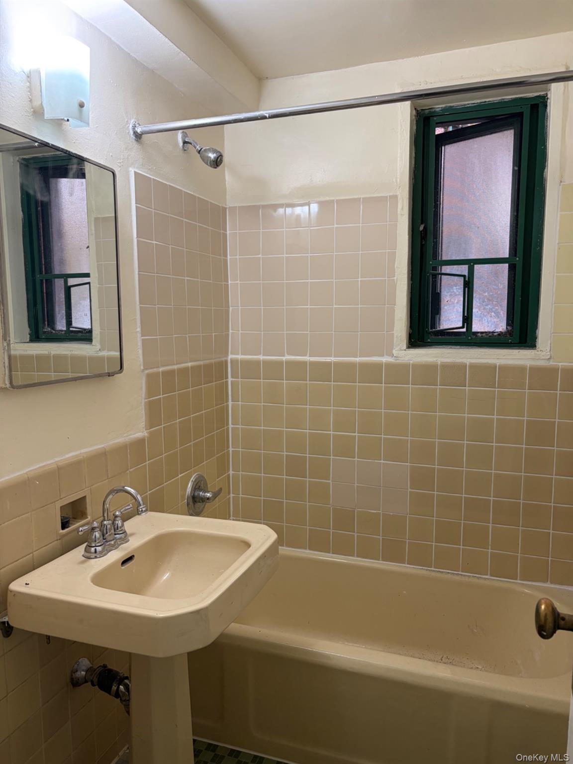 24 Metropolitan Oval Unit: 2D thumbnail 7