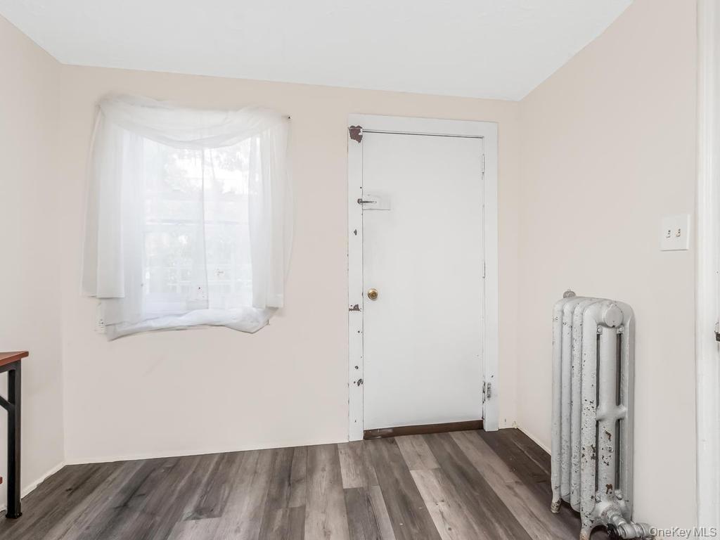 865 E 215th Street thumbnail 8