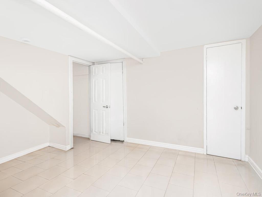 865 E 215th Street thumbnail 19