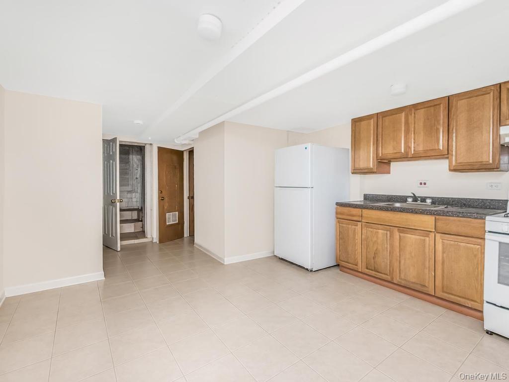 865 E 215th Street thumbnail 18