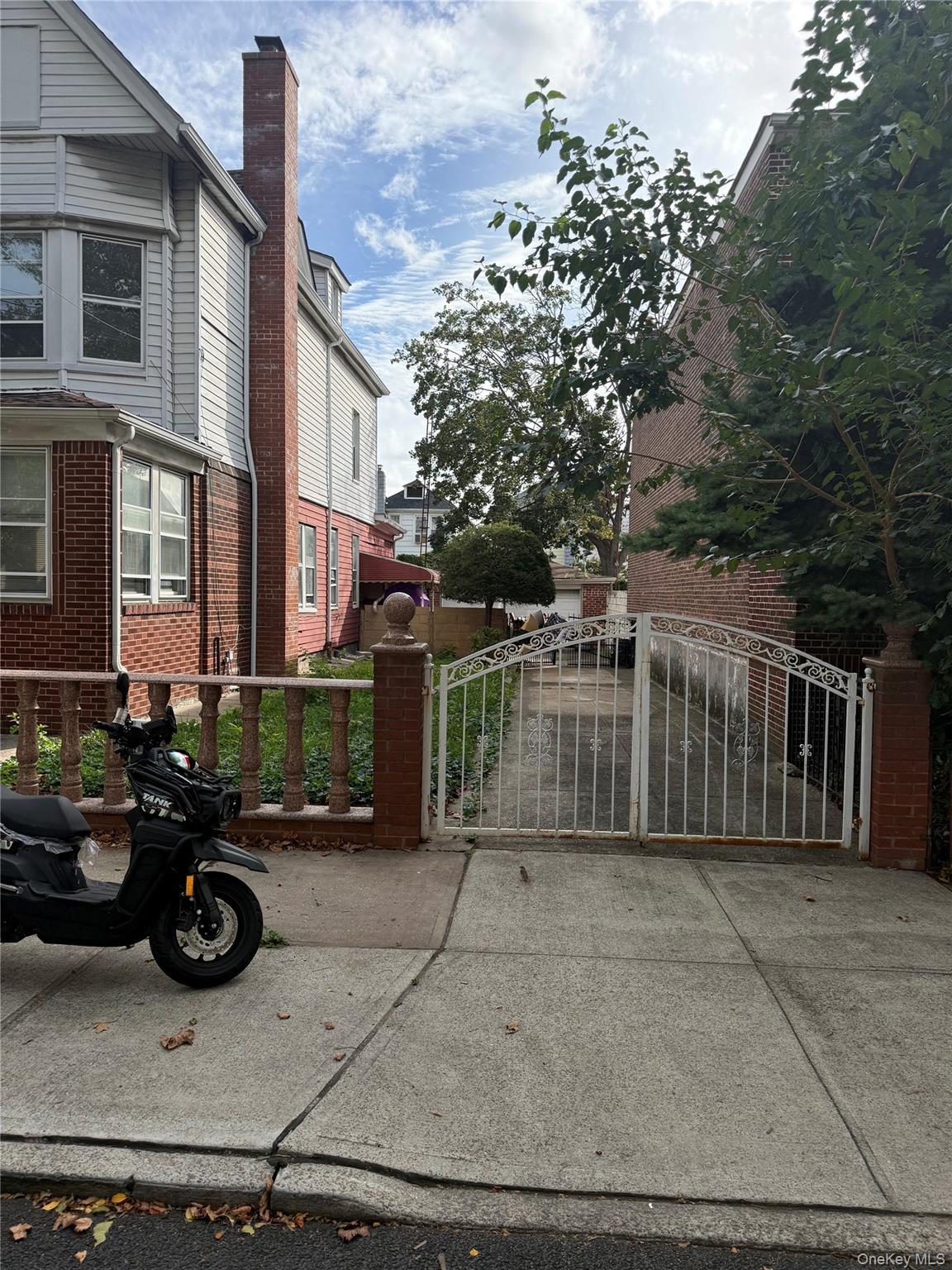 635 E 38th Street thumbnail 2