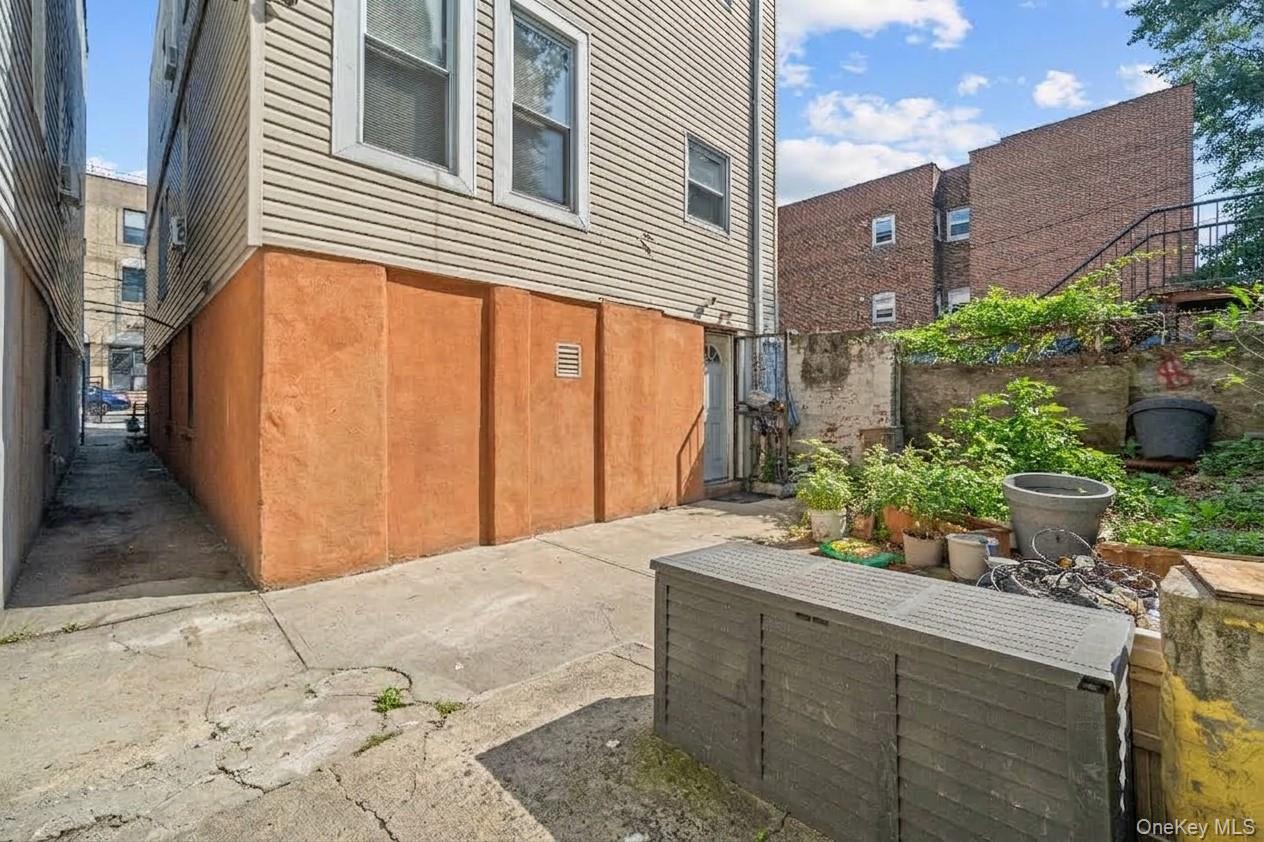 758 E 224th Street thumbnail 2