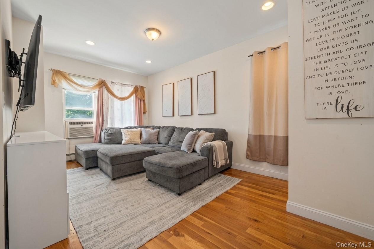 758 E 224th Street thumbnail 4