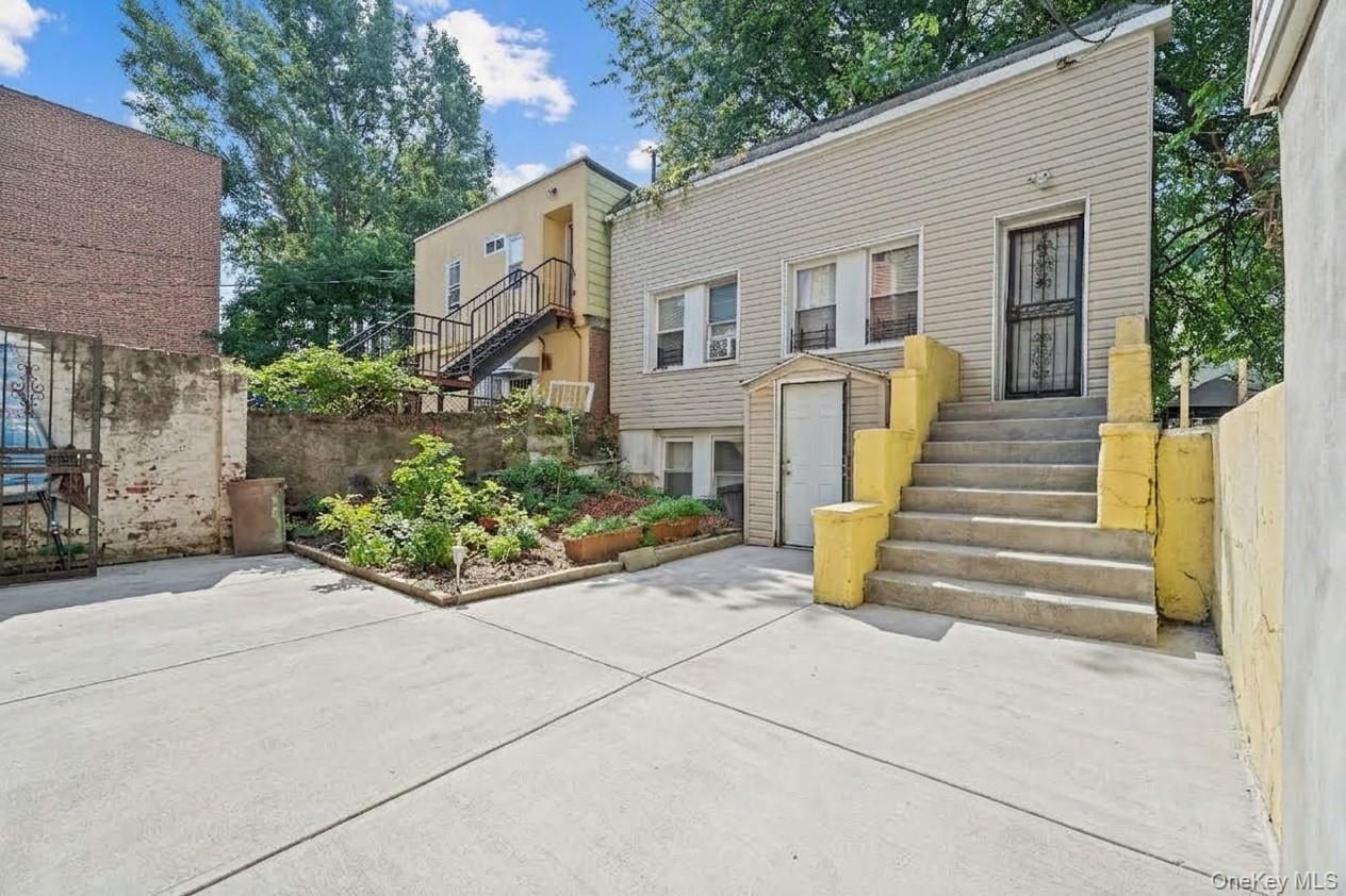 758 E 224th Street thumbnail 3