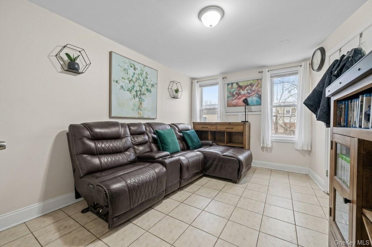 758 E 224th Street thumbnail 9