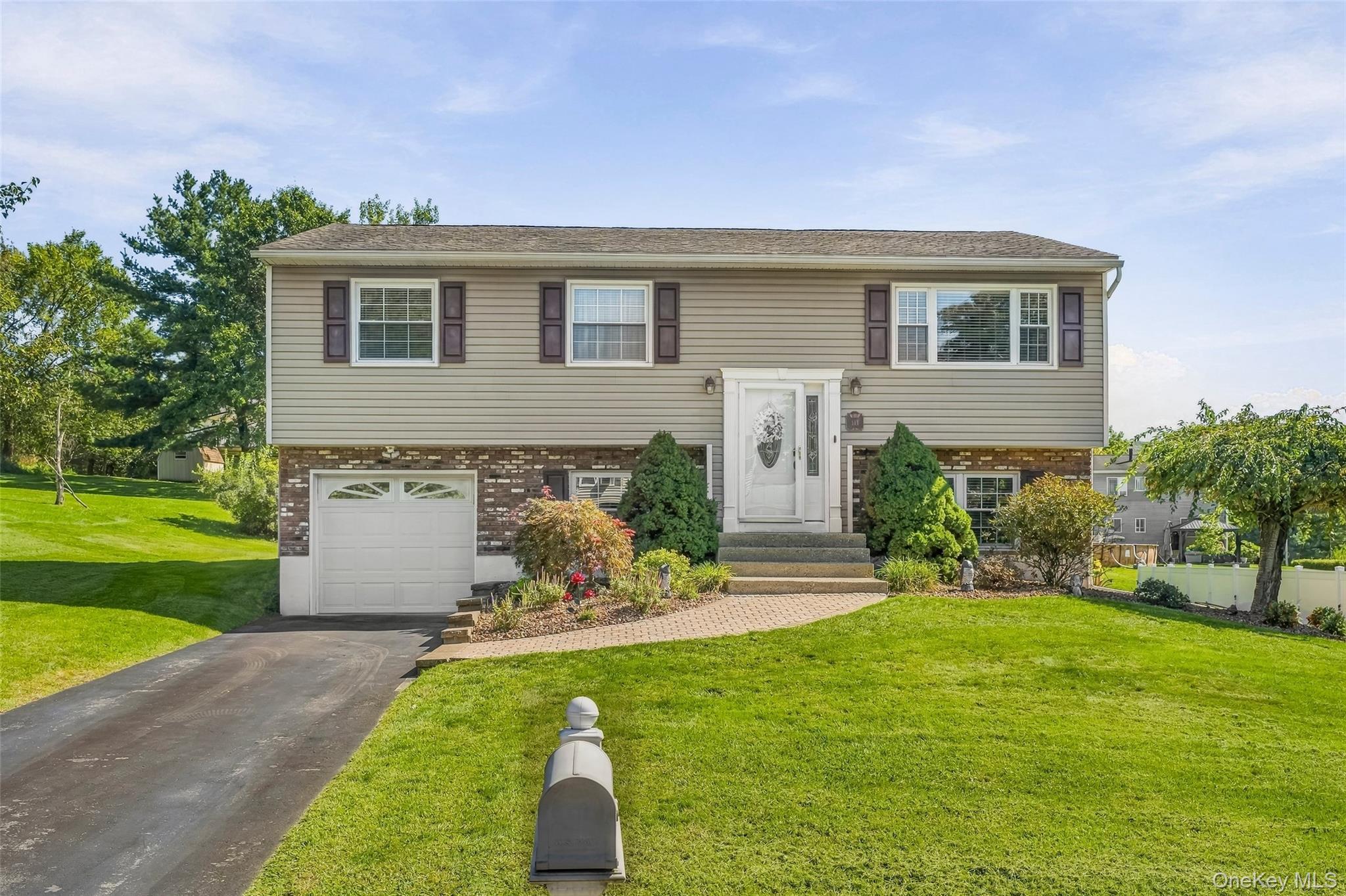 6 Liberty Court, Washingtonville